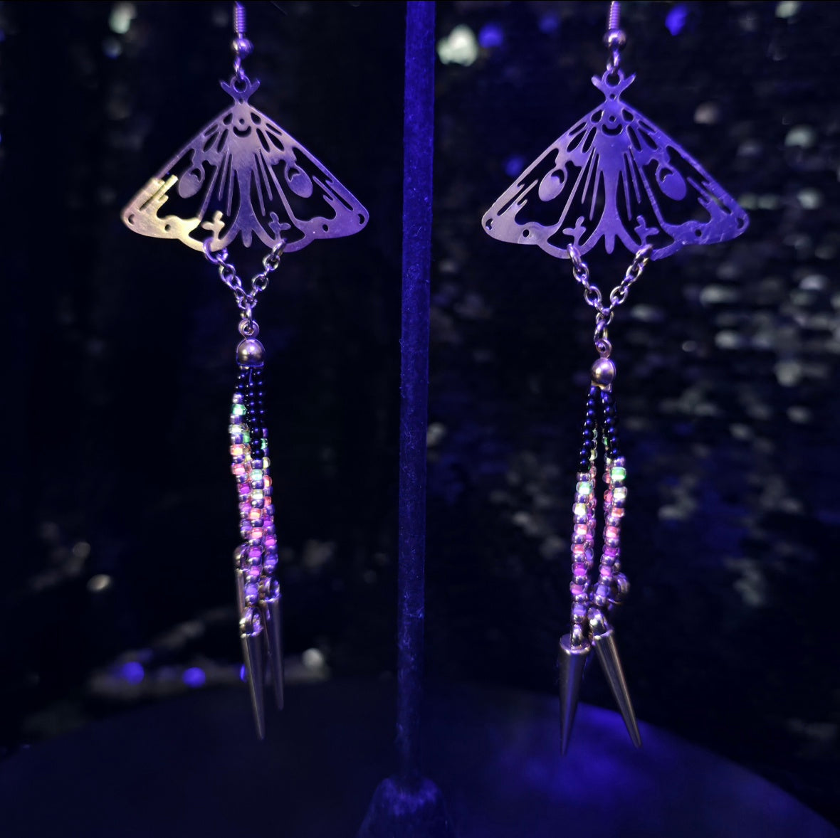 Gold/black neon sunset chain moth