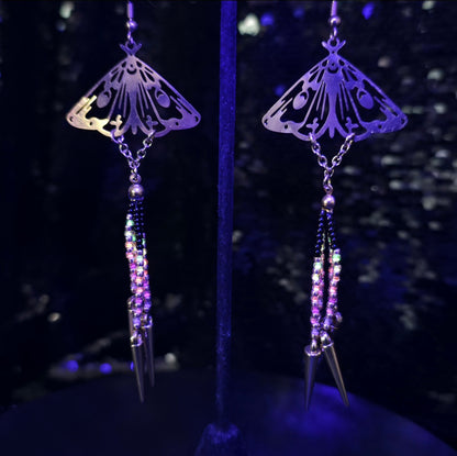 Gold/black neon sunset chain moth