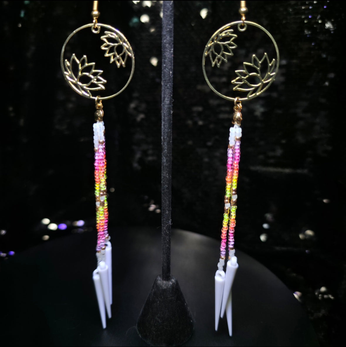 White/gold neon sunset lotus